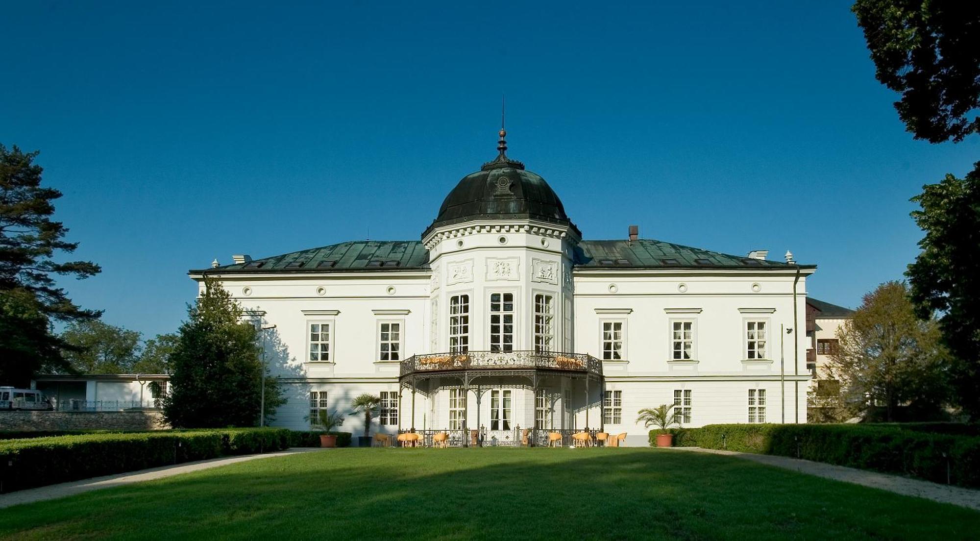 Park Hotel Tartuf Beladice エクステリア 写真