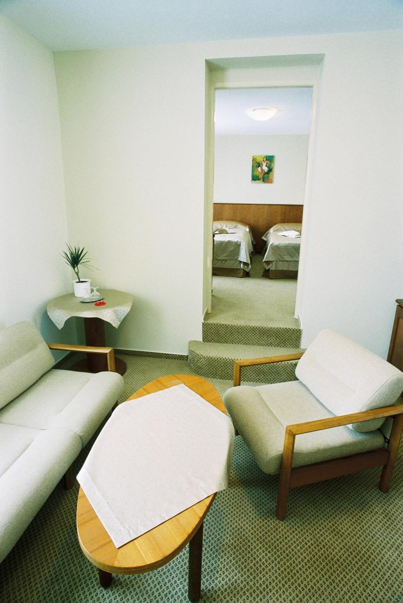 Park Hotel Tartuf Beladice エクステリア 写真