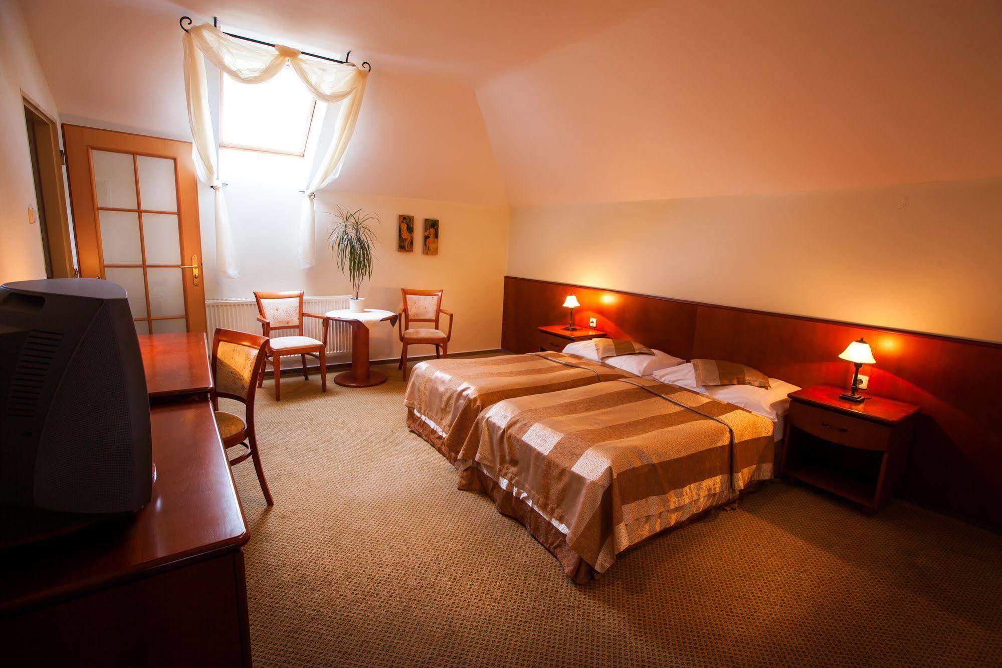 Park Hotel Tartuf Beladice エクステリア 写真