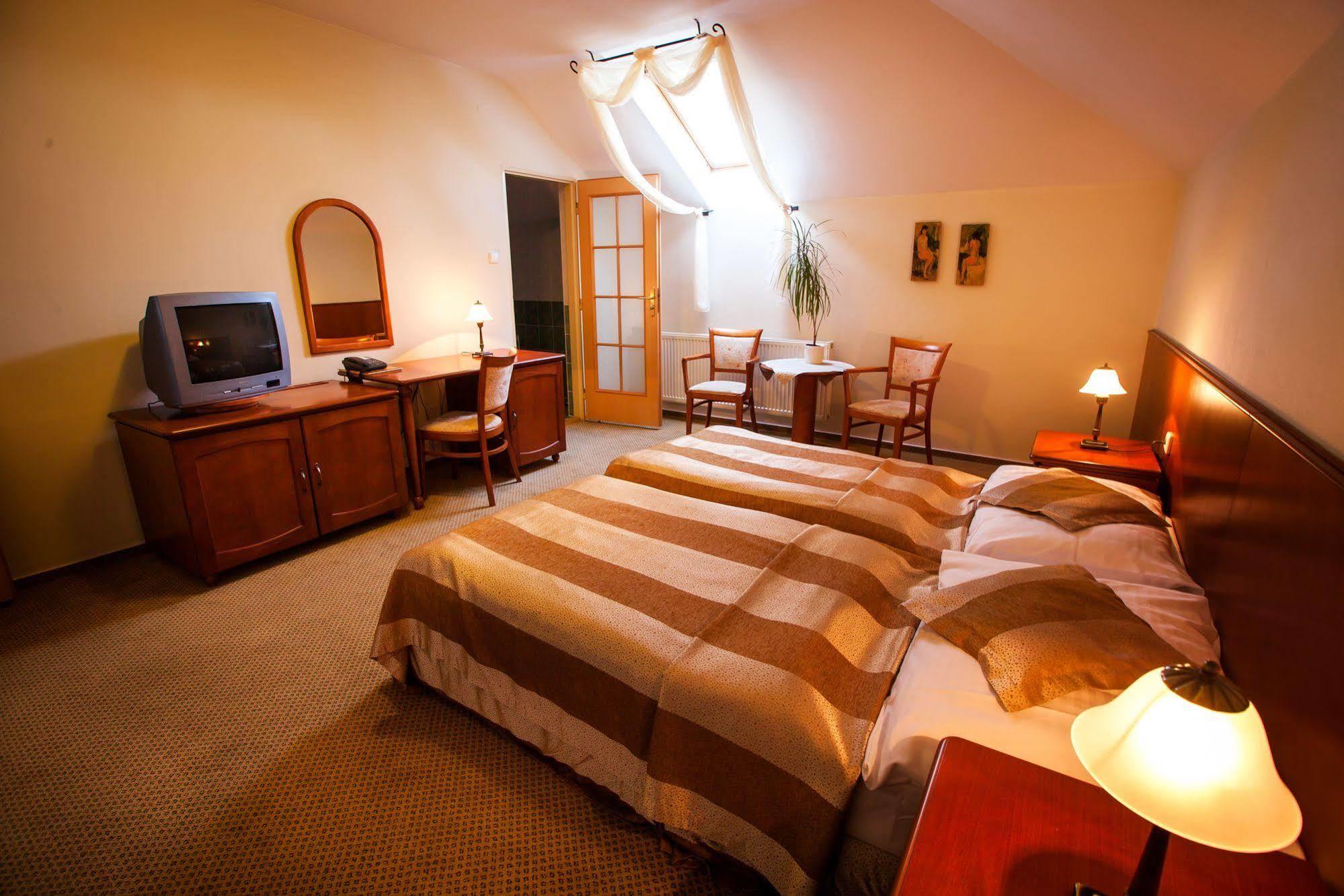 Park Hotel Tartuf Beladice エクステリア 写真