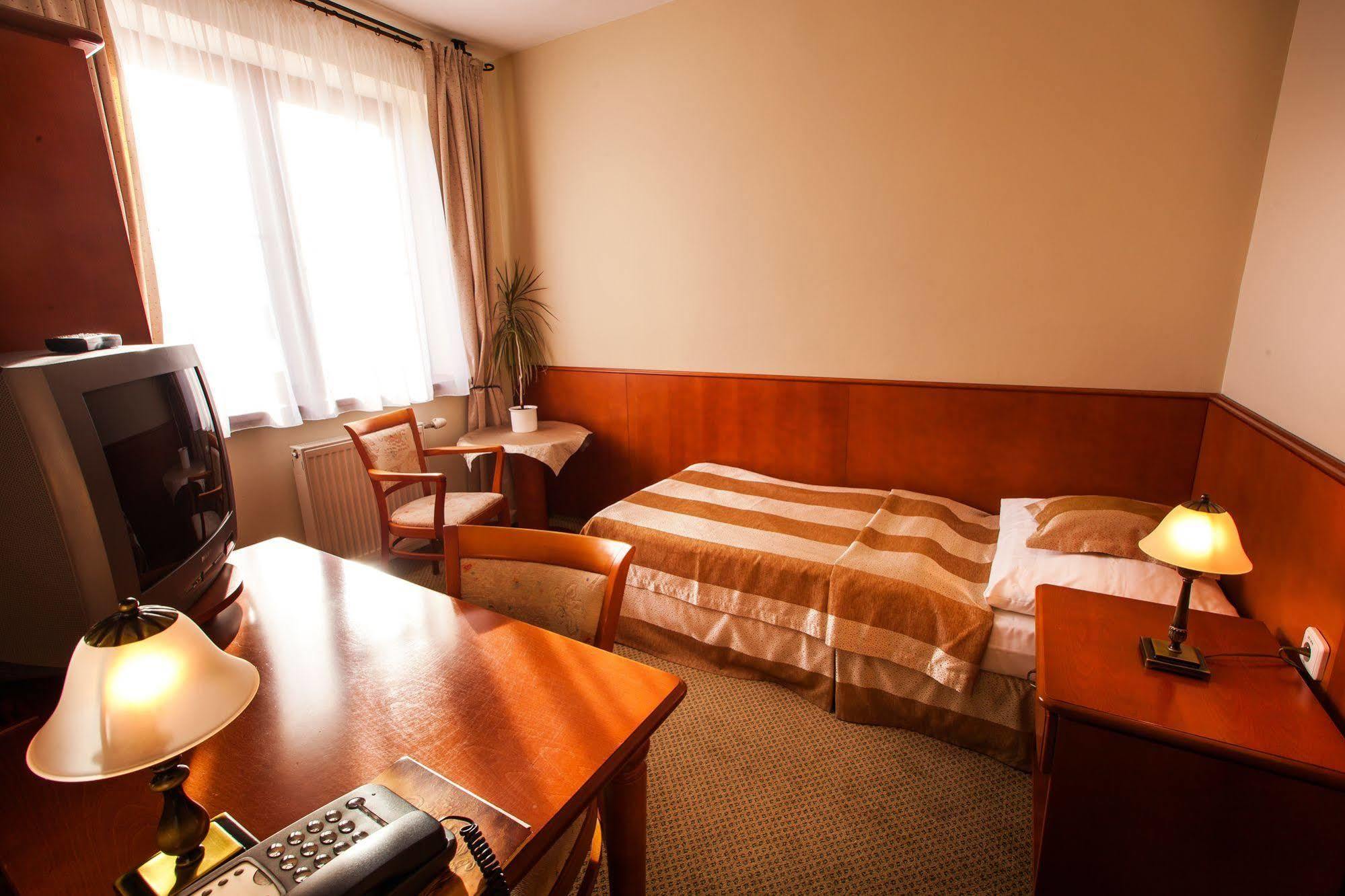 Park Hotel Tartuf Beladice エクステリア 写真